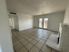 4440 E Dakota Ave in Fresno, CA - Building Photo - Building Photo