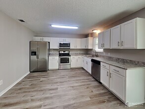 2731 Greenwood Ln W in Middleburg, FL - Building Photo - Building Photo