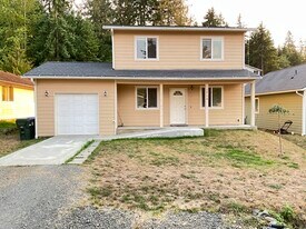 1710 W 11th St in Port Angeles, WA - Building Photo