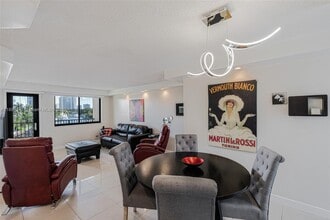 301 Golden Isles Dr in Hallandale Beach, FL - Building Photo - Building Photo
