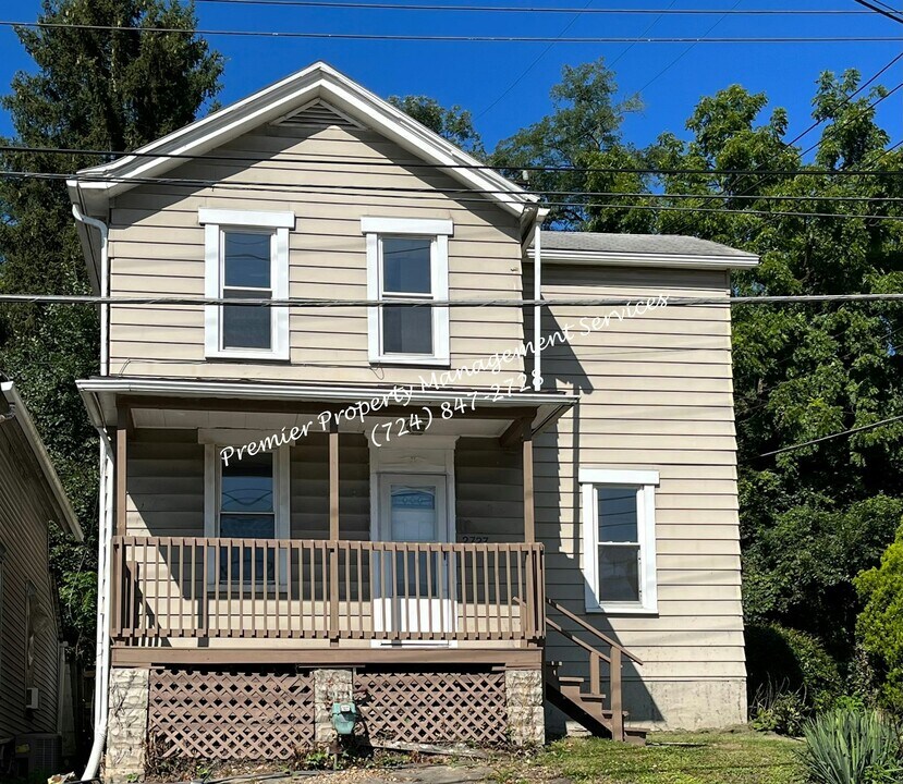2727 9th Ave in Beaver Falls, PA - Building Photo