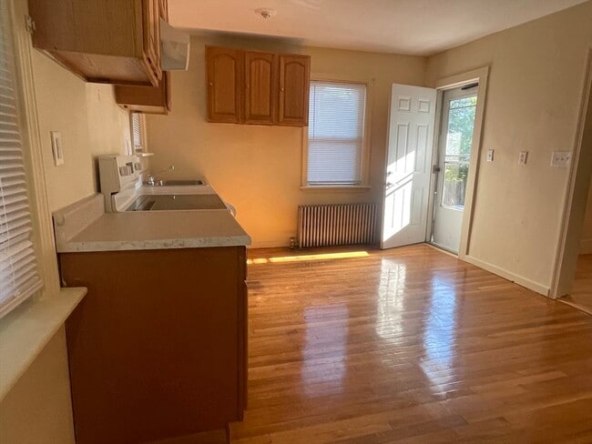 79A N Warren Ave in Brockton, MA - Building Photo - Building Photo