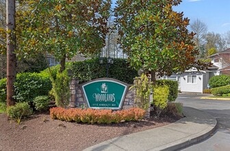 12712 Admiralty Way, Unit B104 in Everett, WA - Building Photo - Building Photo