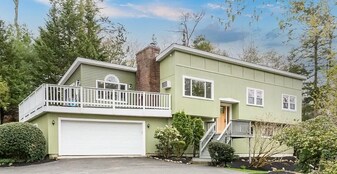 12 Woodholm Rd in Manchester by the Sea, MA - Building Photo