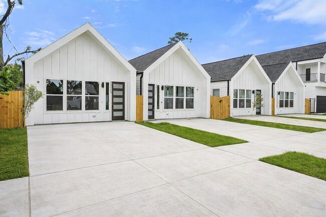 property at 2406 Mann St