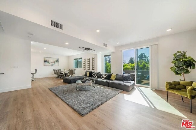 4637 Laurel Canyon Blvd in Los Angeles, CA - Building Photo - Building Photo
