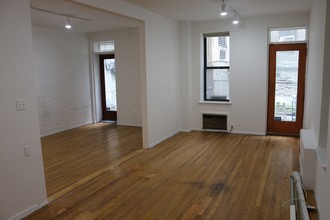 209 E 81st St in New York, NY - Building Photo - Building Photo