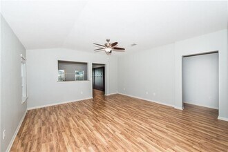 322 Foxglove Dr in Hutto, TX - Building Photo - Building Photo