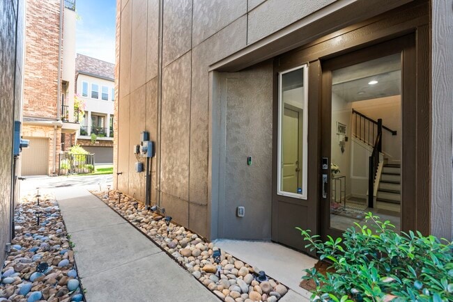 property at 1925 Shearn St