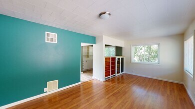 17617 SE May Valley Rd in Renton, WA - Building Photo - Building Photo