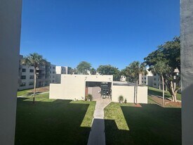 8000 SW 149th Ave in Miami, FL - Building Photo