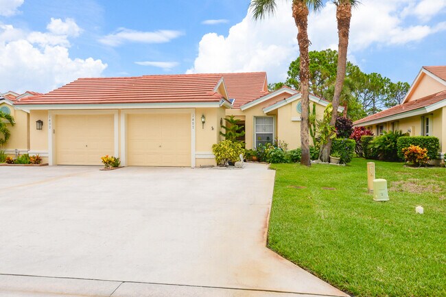 1497 SW Greens Pointe Way in Palm City, FL - Building Photo - Building Photo
