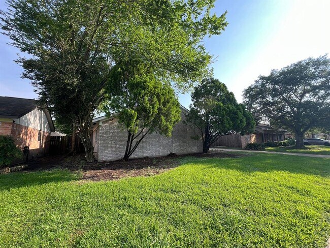 9423 Kristin Dr in Houston, TX - Building Photo - Building Photo