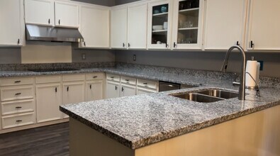 2200 N H St in Midland, TX - Building Photo - Building Photo