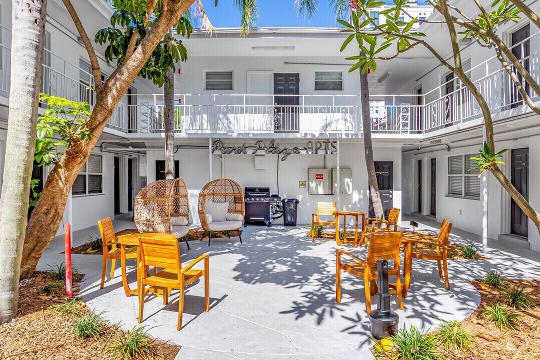 Satoshi Hideout Park in St. Petersburg, FL - Building Photo