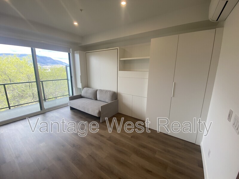 1274-1274 Devonshire Ave in Kelowna, BC - Building Photo