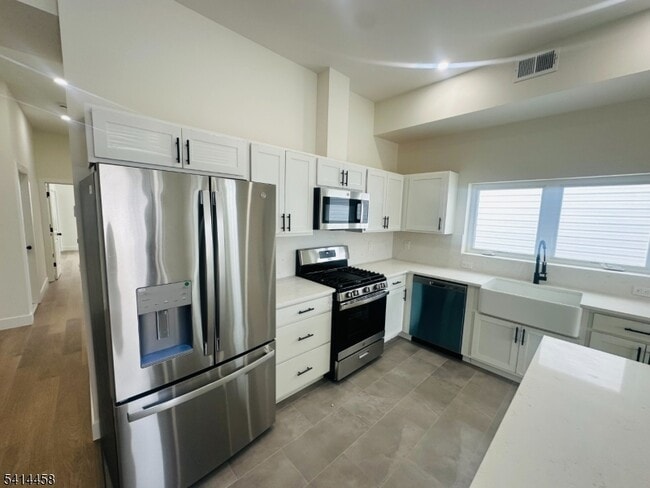 14 Nelson Pl, Unit 2 in Irvington, NJ - Foto de edificio - Building Photo