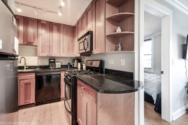 4144 N Sheridan Rd, Unit 403 in Chicago, IL - Foto de edificio - Building Photo