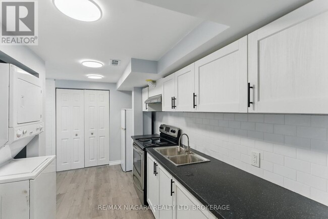 property at 290 Scholfield Ave S