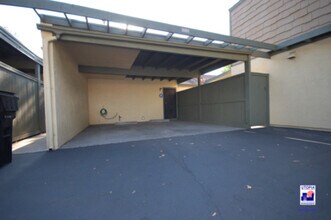 10513 Westonhill Dr in San Diego, CA - Building Photo - Building Photo