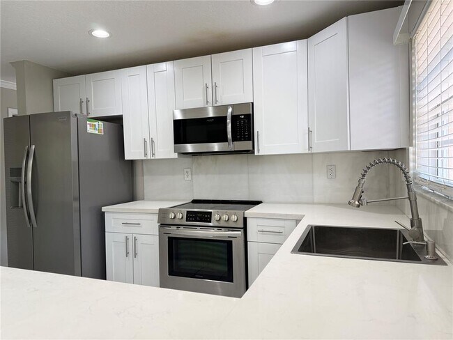 11224 SW 59th Pl in Cooper City, FL - Building Photo - Building Photo