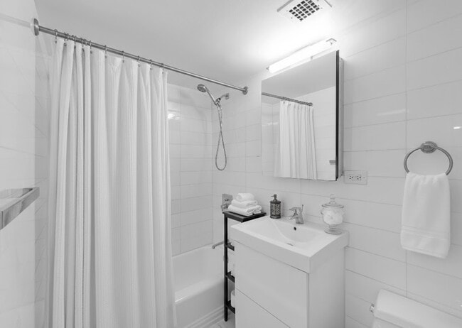 1551 2nd Ave in New York, NY - Foto de edificio - Building Photo