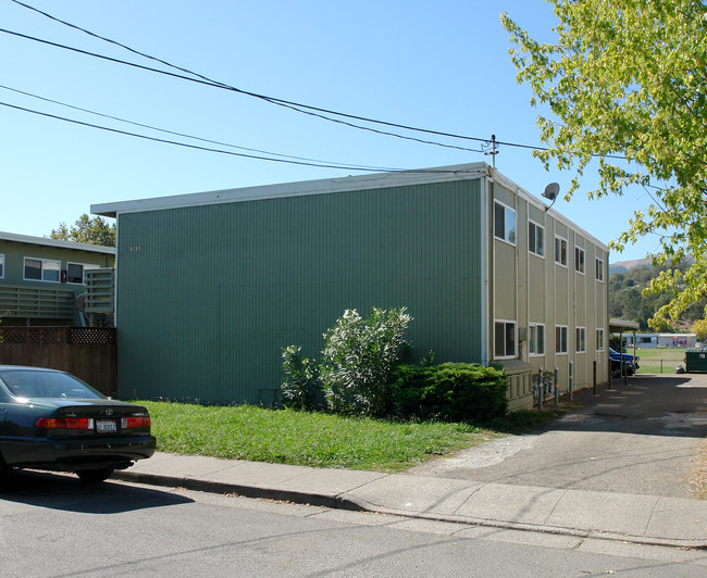 1319 Leafwood Dr in Novato, CA - Foto de edificio - Building Photo