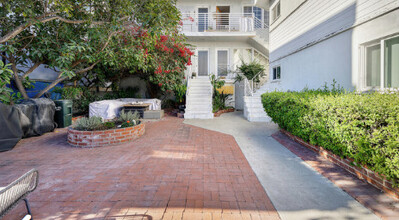 2231 Hermosa Ave in Hermosa Beach, CA - Foto de edificio - Building Photo