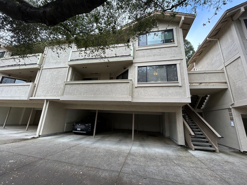 2523 Lucy Ln in Walnut Creek, CA - Building Photo