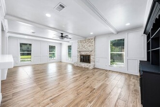 3511 Tree Ln in Humble, TX - Foto de edificio - Building Photo