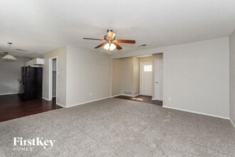 1409 Harrison Ln in Hurst, TX - Foto de edificio - Building Photo