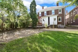 6345 Morrowfield Ave in Pittsburgh, PA - Foto de edificio - Building Photo