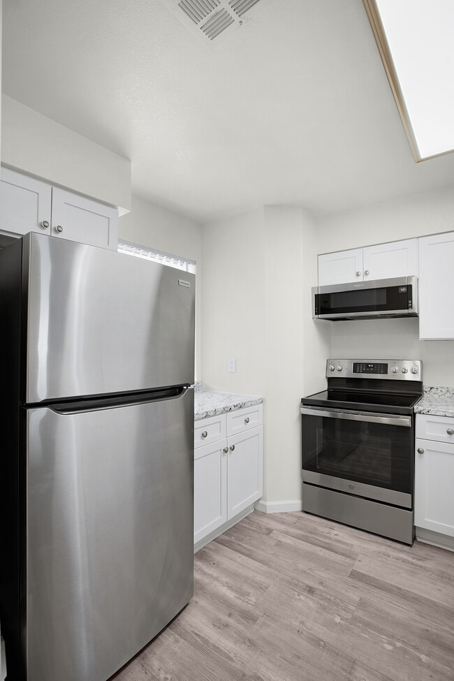 2076 Mesquite Ln, Unit 203 in Laughlin, NV - Building Photo - Building Photo