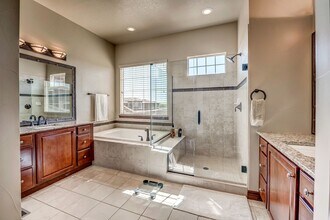 7812 Vallagio Ln in Englewood, CO - Foto de edificio - Building Photo
