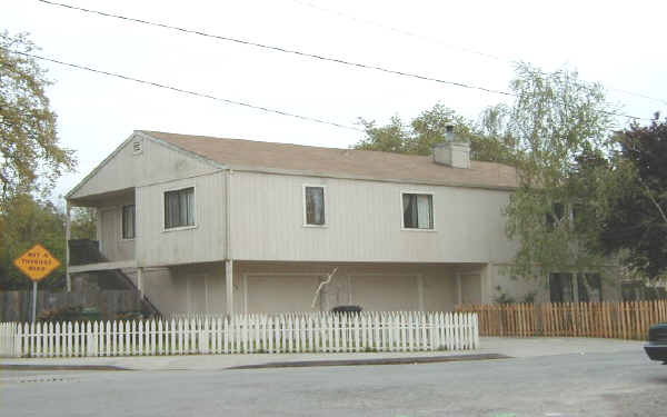 16-26 3rd St in Windsor, CA - Foto de edificio - Building Photo