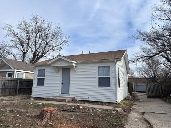 1042 S Richmond Ave in Wichita, KS - Building Photo - Building Photo