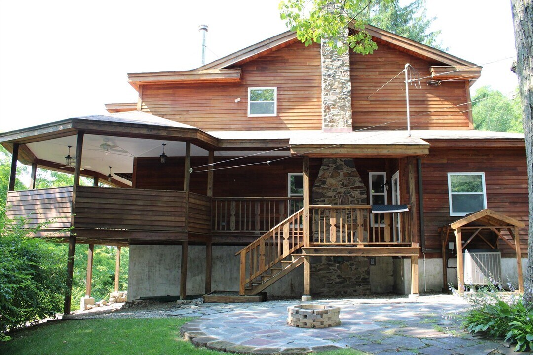 58 Deer Trail N in Greenwood Lake, NY - Building Photo