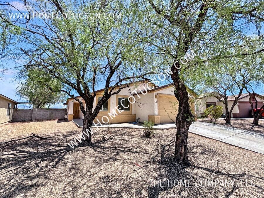 5267 S Camino Laguna Seca in Tucson, AZ - Building Photo