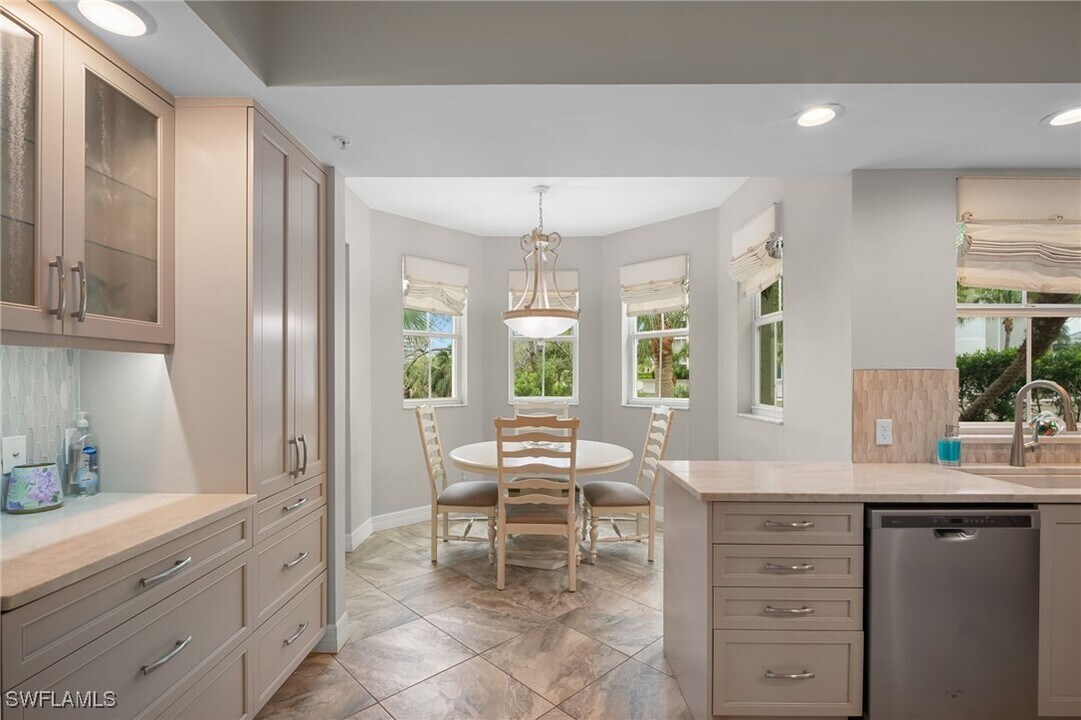 300 Dunes Blvd in Naples, FL - Building Photo