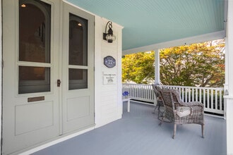 22 School St in Stonington, CT - Building Photo - Building Photo