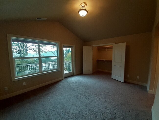 1523 Lincoln St in Hood River, OR - Building Photo - Building Photo