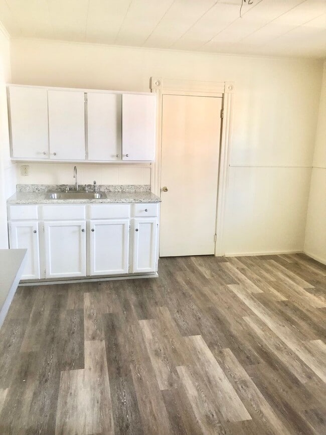 7 Pork Hollow St in Ansonia, CT - Building Photo - Building Photo