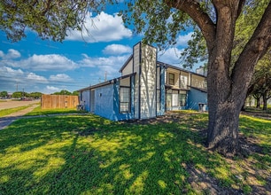 2332 Sherry St in Arlington, TX - Foto de edificio - Building Photo