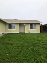 25 W Swallow St in Merced, CA - Building Photo
