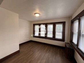 330 E 12th St, Unit 2 in Anderson, IN - Building Photo - Building Photo