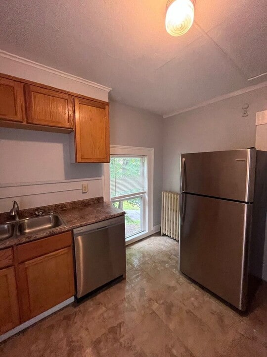 16 Pearl St. in Springfield, VT - Building Photo