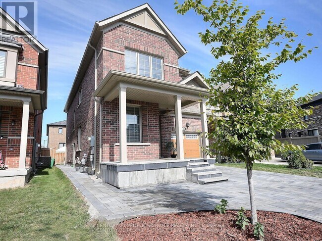 34 Cyclone Trail in Brampton, ON - Building Photo - Building Photo