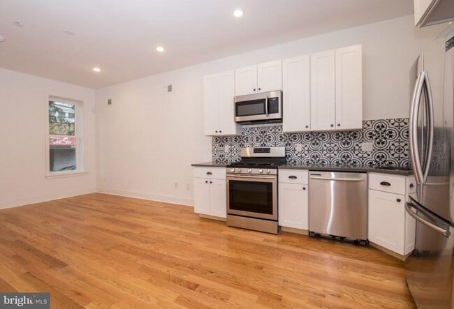 property at 614 W Norris St