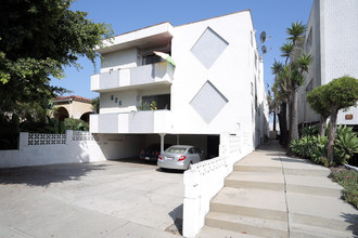 526 N Hayworth Ave in Los Angeles, CA - Building Photo - Building Photo