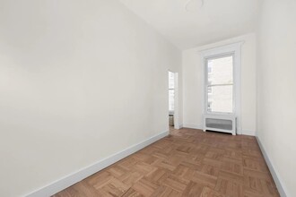 122 W 80th St in New York, NY - Building Photo - Building Photo